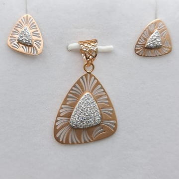 18KT Rose Gold Elegant Triangle Deisgn Pendant Set... by Sangam Jewellers
