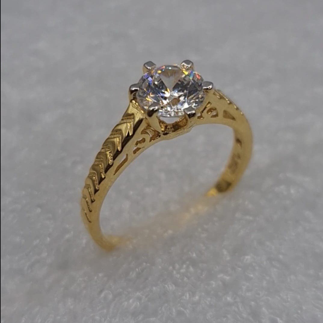 Buy quality 18Kt Gold Single Stone Ladies Ring in Mumbai